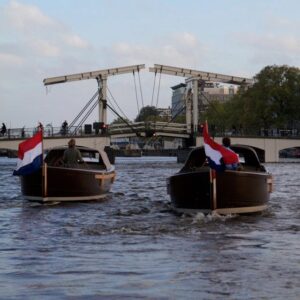 298705_243945215653619_938806391_n